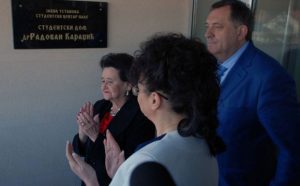  Dodik sa porodicom Karadžić na otvaranju studentskog doma na Palama
