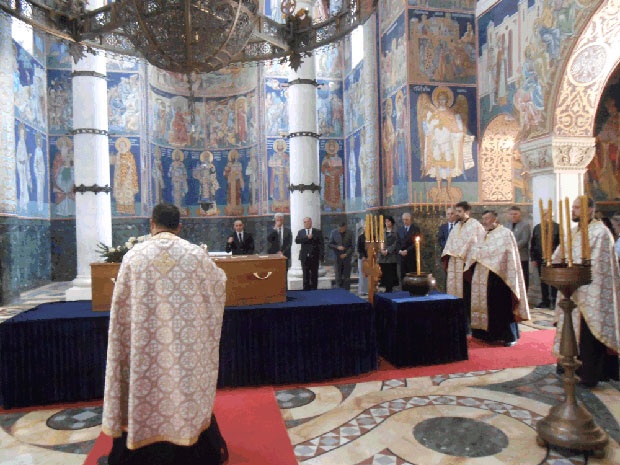 Oдавање поште крај одра