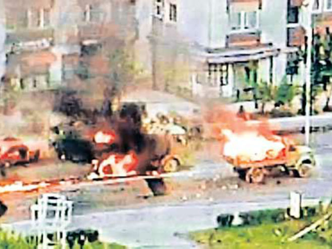 Тузланска колона (фото: Принтскрин Јутјуб/ТВ ФС-3)