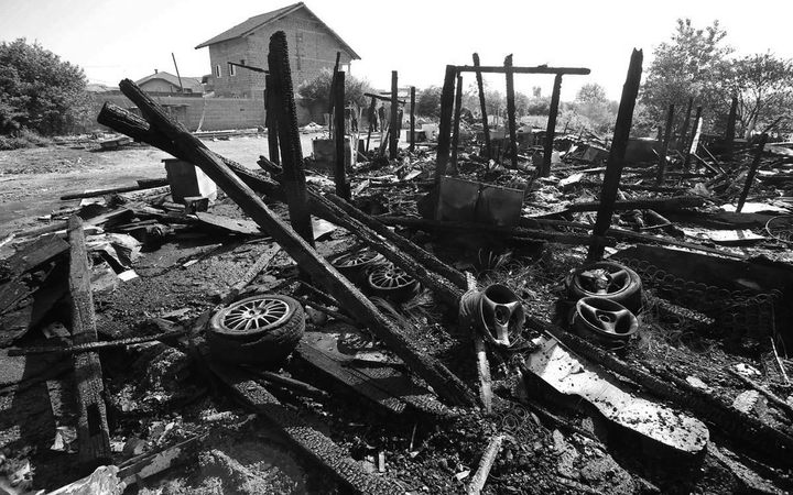 Izgorjela kuća romske obitelji u Kozari putevima Foto: Jurica Galoić/PIXSELL