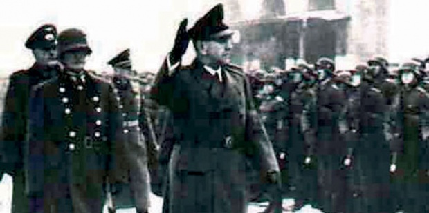 Павелић поздравља своју војску