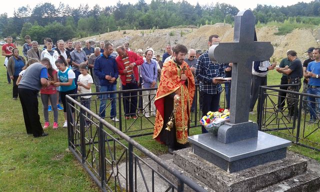 Код спомен-крста у близини јаме Понор у Миљевини код Фоче данас је служен помен-парастос за више хиљада младих краљевих војника из Србије, које је у мају 1945. године ликвидирала тадашња нова комунистичка власт