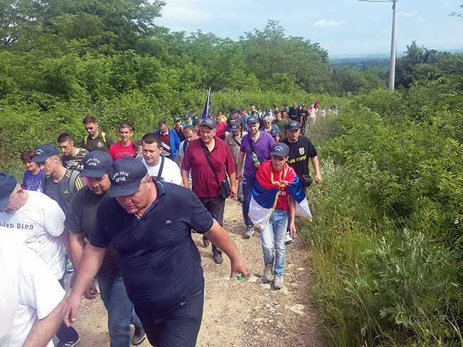 Marš "Putevima prvog srpskog egzodusa u BiH" od Broda do Lipe (FOTO:SRNA)