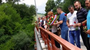 Bacanjem cvijeća u rijeku Bunu kod Mostara i služenjem parastosa u Staroj crkvi u Mostaru, danas su obilježene 24 godine od stradanja 30 srpskih civila i vojnika u tom mjestu, te stradanje 386 Srba iz doline Neretve koji su ubijeni sredinom juna 1992. godine