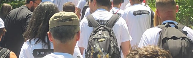 На челу колоне ношен је крст освештан у Молу, родном месту владике Саве (Фото: лична архива)