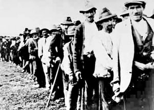 Срби и Роми на путу за Јасеновац (Фото: jewishvirtuallibrary.org)