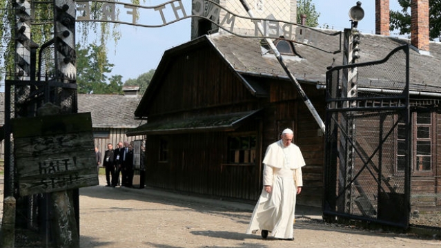 Papa u Aušvicu