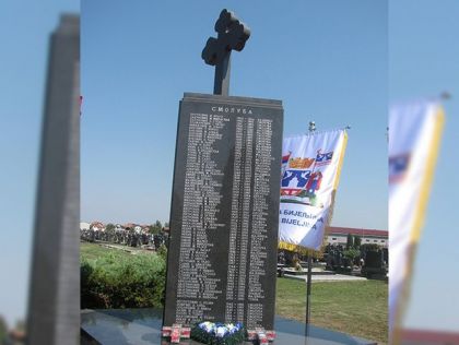 Споменик у Пучилама