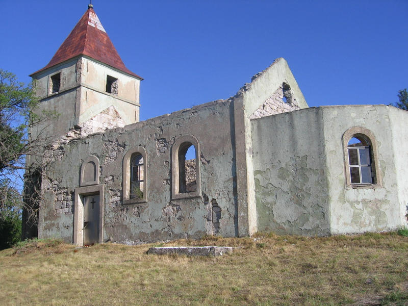 Porušena crkva Svete Trojice na Maloj Popini kod Zrmanje