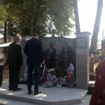 U Agincima kod Kozarske Dubice danas je otkriveno i osveštano spomen-obilježje za 12 boraca iz ove mjesne zajednice koji su poginuli u odbrambeno-otadžbinskom ratu