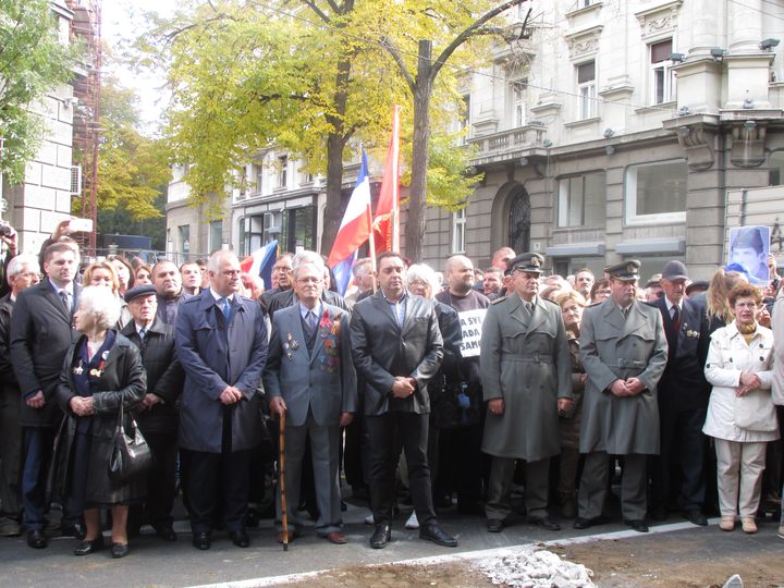 Memorijalnim defileom, polaganjem vijenaca, otkrivanjem ploče sa imenima ulica u Beogradu obilježene su 72 godine od oslobođenja Beograda u Drugom svjetskom ratu