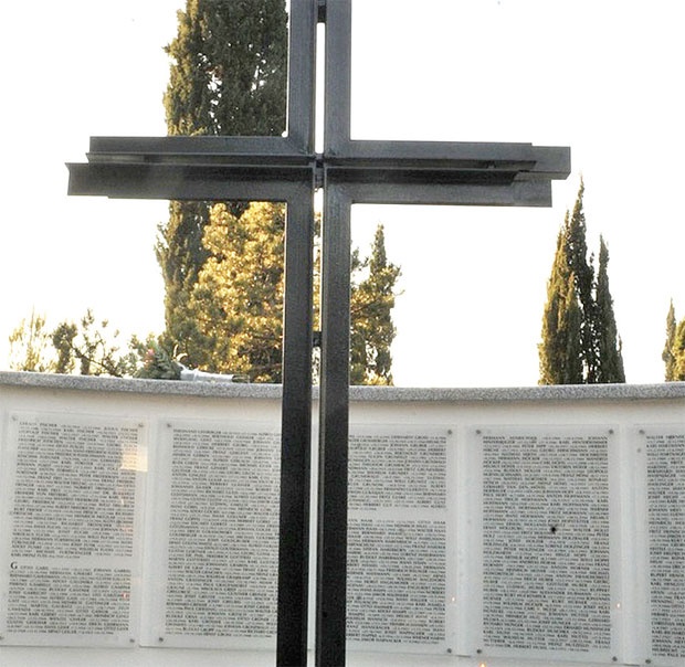Nemačko groblje sa upisanim imenima poginulih vojnika Vermahta