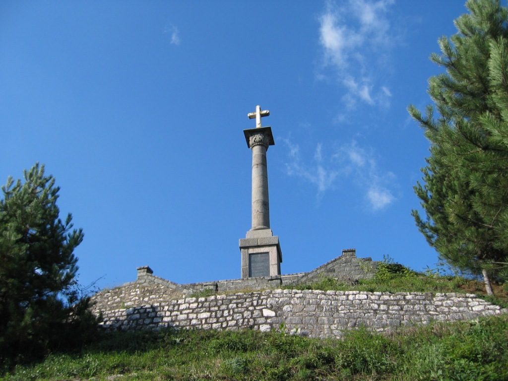 Споменик жртвама Добојског логора