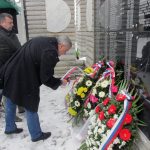 Predsjednik Boračke organizacije Republike Srpske Milomir Savčić položio je vijenac kod Centralnog spomenika srpskim civilima i vojnicima u Skelanima kod Srebrenice.