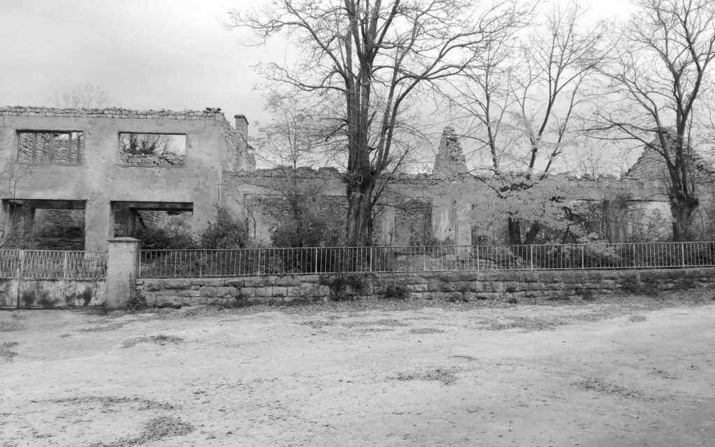 Jedna generacija u selu imala bi po 30 djece, ali danas je škola srušena - Oćestovo Foto: Vaska Radulović