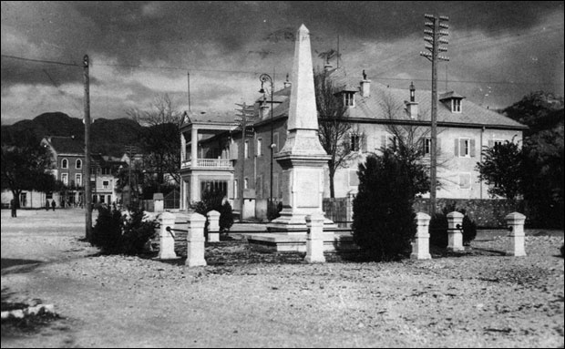 PODSEĆANjE Nekadašnji spomenik na Cetinju poginulim omladincima 1918. Foto vlasništvo J. Markuš