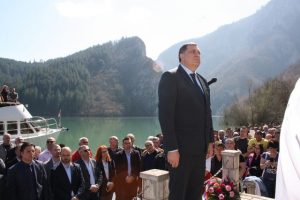 Predsjednik Republike Srpske Milorad Dodik u Starom Brodu kod Višegrada, gdje je danas obilježeno 75 godina od ustaškog pokolja više od 6.000 Srba iz istočnog dijela BiH.