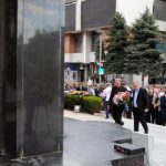 U Zvorniku je danas povodom 25 godina od oslobođenja grada u proteklom odbrambeno-otadžbinskom ratu služen pomen i položeno cvijeće na centralni spomenik za 1.080 poginulih srpskih boraca, a potom je održana svečana akademija.