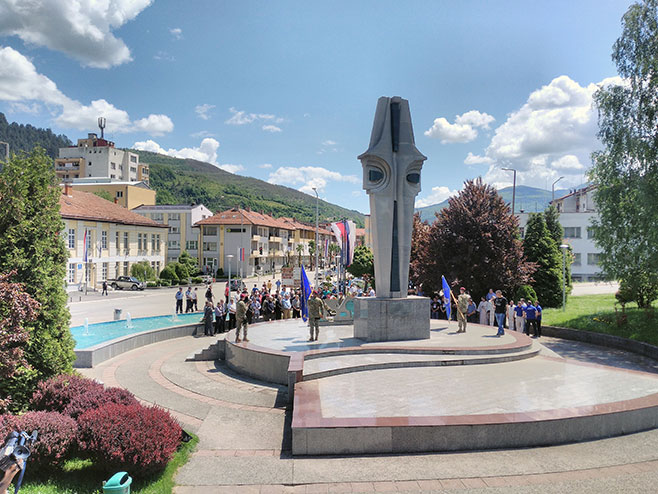 Foča:Spomenik poginulim borcima i civilima Foto: SRNA