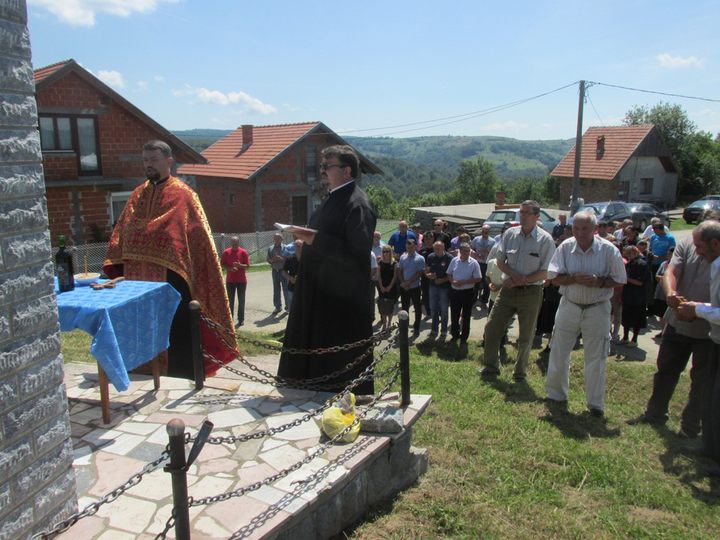 Služenjem parastosa i prisluživanjem svijeća danas je u srebreničkom srpskom selu Brežani obilježeno 25 godina od stradanja tog sela i odata počast ubijenim srodnicima, saborcima, komšijama i prijateljima. koje su na današnji dan 1992.godine u njihovim kućama i dvorištima pobile muslimanske snage iz Srebrenice i okolnih sela.