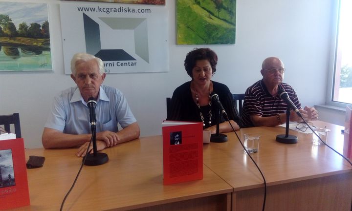 U Kulturnom centru u Gradišci večeras je predstavljena knjiga "Jasenovac-herojski podvig logoraša Mile Ristića", autora Danila Karapetrovića iz Gradiške