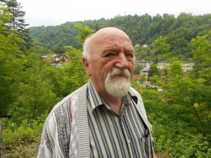 Miloš Nikolić, čijeg su djeda Jovu ubile ustaše drugog dana pravoslavnog praznika Trojice 1943. godine u Srebrenici zajedno sa još 250 srpskih civila, rekao je da se u komunističkom režimu prikrivala prava istina i precizno definisanje žrtava ovog zločina iako je svima bilo poznato da su jedinice NDH-a monstruozno pobile srpske civile