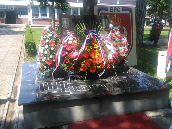 Полагање вијенаца на спомен плочу погинулим борцима Првог крајишког корпуса Фото: РТРС