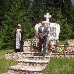 Služenjem parastosa i polaganjem cvijeća na mjesnom spomen-obilježju Blatine-Pribanj na Palama je danas odata počast za 14 poginulih srpskih boraca u proteklom odbrambeno-otadžbinskom ratu