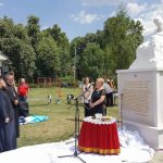 U Bijeljini je danas otkriven i osveštan "Spomenik majkama" za čiju se izgradnju od 2015. godine zalagalo Udruženje porodica nestalih boraca i civila Semberije i Majevice.