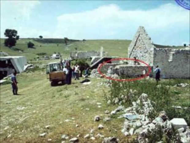 Iskopavanje žrtava u selu Blace