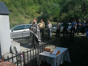 U Vigošti kod Kotor Varoša danas je obilježeno 25 godina od stradanja 14 srpskih boraca koji su ubijeni u zasjedi u ovom mjestu, a još 13 njihovih saboraca je ranjeno.