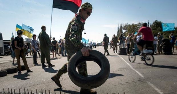 Ekstremisti blokiraju put, koji povezuje Ukrajinu sa Krimom (izvor: Politnavigator)