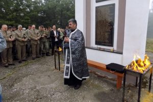 Boračka organizacija opštine Vlasenica obilježila je danas 25 godina od pogibije 29 boraca Vojske Republike Srpske na uzvišenju Rogosija kod Vlasenice u napadu muslimanskih paravojnih snaga.