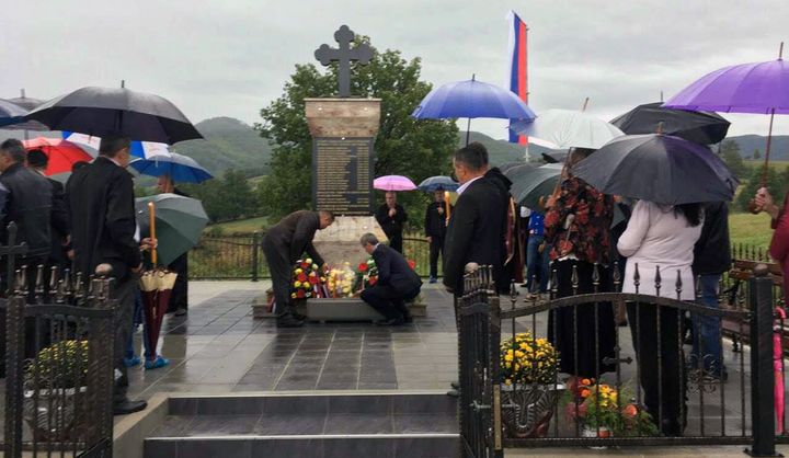 Kod spomen-obilježja u selu Serdari, opština Kotor Varoš, danas je služen parastos za 16 Srba, koje su prije 25 godina ubili pripadnici hrvatsko-muslimanskih snaga.