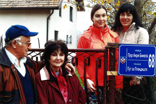 Dr Marković sa suprugom, ćerkom i unukom