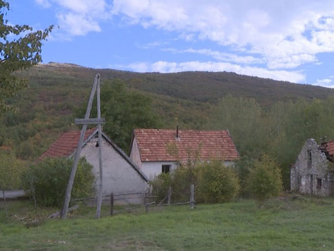 Село Трубар - Српски повратници без струје Фото: РТРС