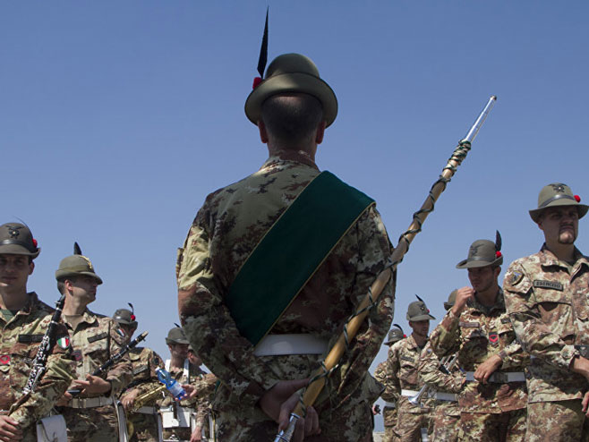 Italijanski vojnici pri sastavu KFOR-a Foto: AP
