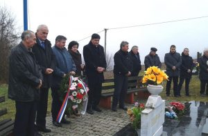 Služenjem parastosa, polaganjem cvijeća i prisluživanjem svijeća danas je u Novom Gradu obilježeno 25 godina od pogibije 56 boraca Četvrtog bataljona Novogradske brigade Vojske Republike Srpske.