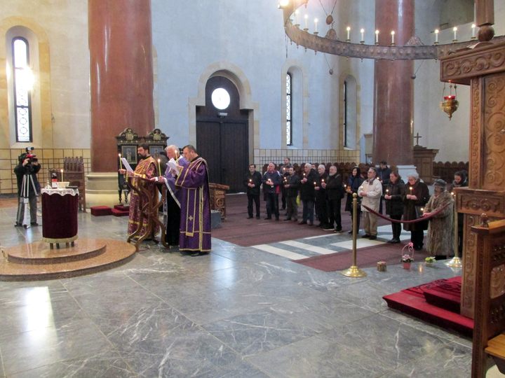 U Crkvi Svetog Marka u Beogradu danas je služen parastos Srbima sa područja Ravnih Kotara i Malog Alena koje su prije 25 ubili pripadnici Hrvatske vojske u akciji "Maslenica".