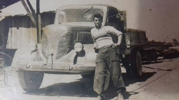 Božo Vidačković 1956. kao vozač preduzeća "Izgradnja"