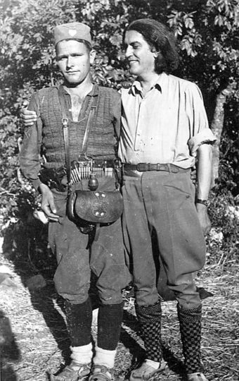 Pukovnik Petar Baćović (desno) i Gliša Gavrić zvani Propaganda iz s. Anđići kod Sarajeva, prvi kurir koji je na Ravnu Goru doneo vest o genocidu nad Srbima u Bosni i Hercegovini