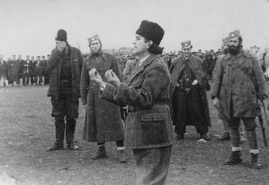 Govor majora (vojvode) Petra Baćovića, komandanta Istočne Bosne i Hercegovine, u Kninskoj krajini početkom 1943. Iza Baćovića su hercegovački oficiri