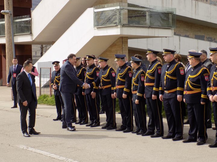 Predsjednik Republike Srpske Milorad Dodik i ministar unutrašnjih poslova Dragan Lukač položili su vijence na spomen-obilježje za 782 poginula pripadnika MUP-a u proteklom Odbrambeno-otadžbinskom ratu.