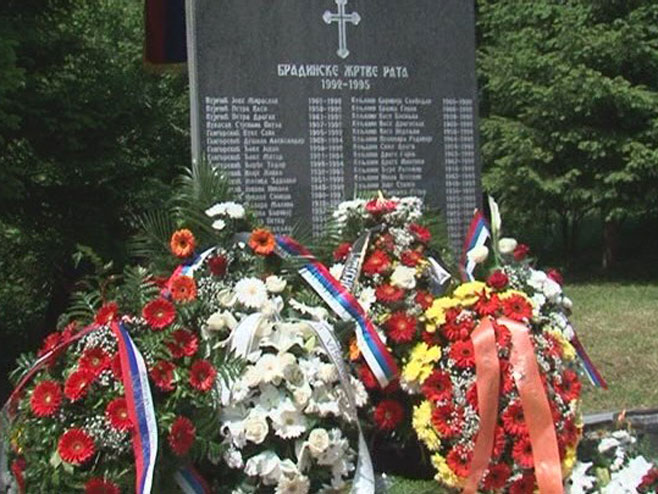 Bradina - spomen obilježje ubijenim srpskim mještanima Foto: RTRS