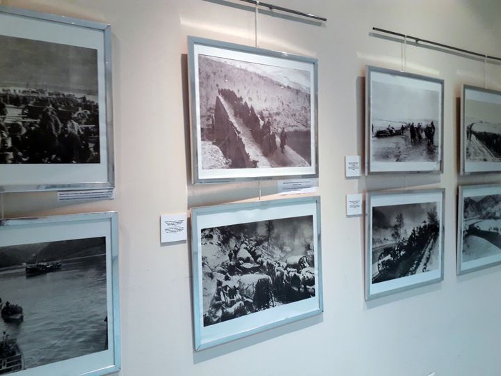 U Gradišci je večeras otvorena izložba 59 radova prvog srpskog foto-reportera Riste Marjanovića iz perioda Prvog svjetskog rata pod nazivom "Nemojte nas zaboraviti", povodom obilježavanja sto godina od završetka Velikog rata.