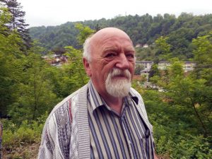 Miloš Nikolić, čijeg su djeda Jovu tada ubile ustaše, kaže da se ustaški zločin u Srebrenici dogodio 14. juna 1943.godine, odnosno drugi dan Trojčindana, a u obližnjem selu Zalazje 15. juna ili treći dan velikog pravoslavnog praznika Trojice.
