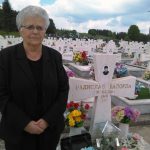Ранка Балорда /76/ је данас на Војничком горбљу на Сокоцу положила цвијеће на споменик свог сина Радислава /30/ који је погинуо 1993. на Илијашком ратишту на линији у близини родног села.