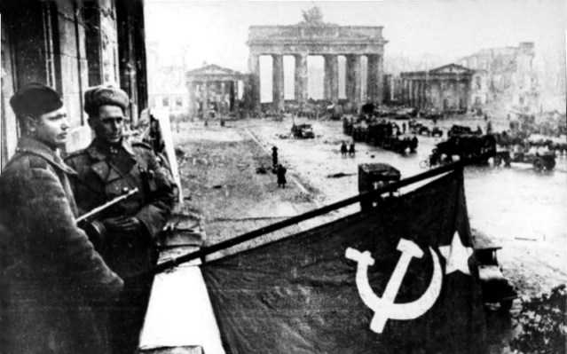 Совјетски војници у Берлину