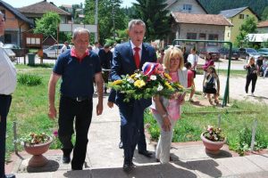 Boračke organizacije opštine Pale Mihajlo Parađina položio je vijenac na mjesnom spomen-obilježju u naselju Stara Stanica na Palama.